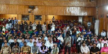 Lieutenant Governor addressed youth during an event organised by Wadies Hindi Shiksha Samiti