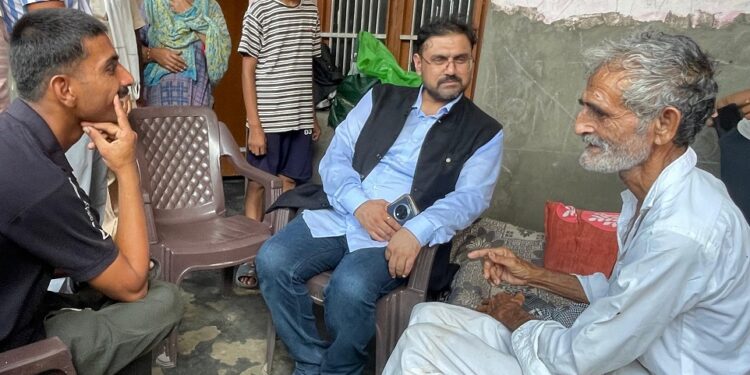 Satish Sharma visits flood-hit areas of Khour sub-division