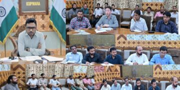 DC Kupwara reviews functioning of Common Service Centres