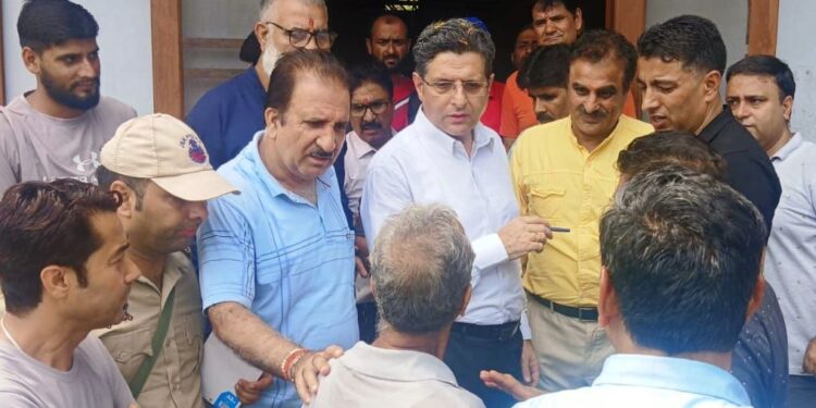 R&R Commissioner holds grievances redressal camp at TRT Migrant Camp Nagrota