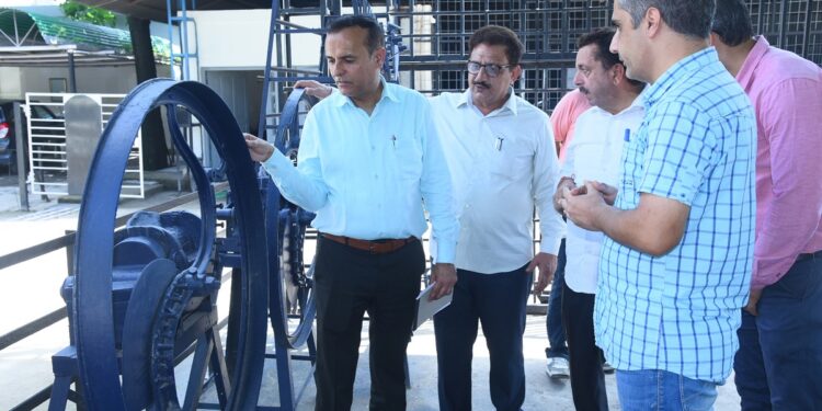 DAJ reviews functioning of Agriculture Govt Engineering Workshop