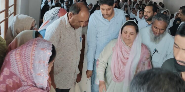 Sakeena Itoo conducts surprise inspection of GGHSS Surankote, GHSS Lassana