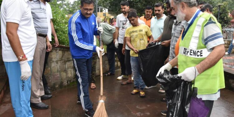 Udhampur Admin conducts mass cleanliness cum sanitation drive under ‘Har Ghar Tiranga, Har Ghar Swachhata’ Initiative at Devika Ghat