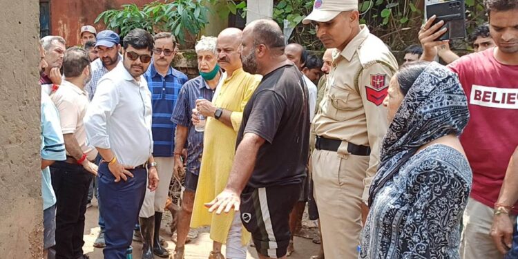 JMC Commissioner inspects flood-affected areas