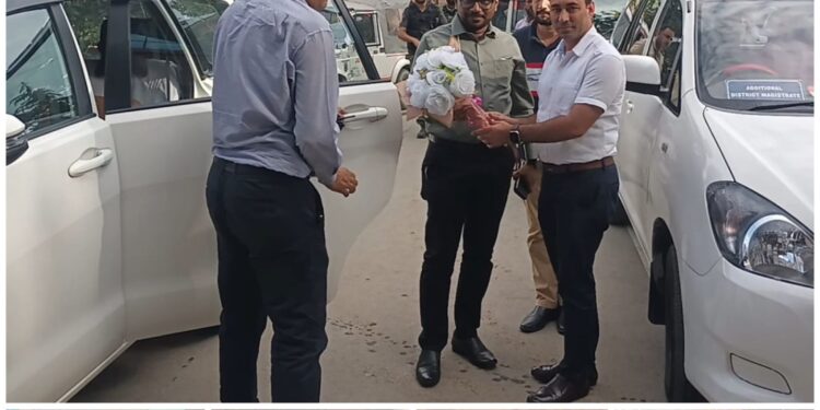 DC Kupwara, Shrikant Balasaheb Suse visits Handwara