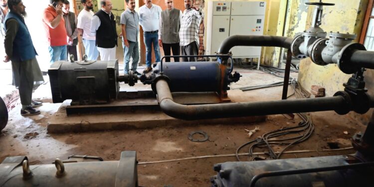 DC inspects water lifting scheme HRT Stage-I at v Shalimar