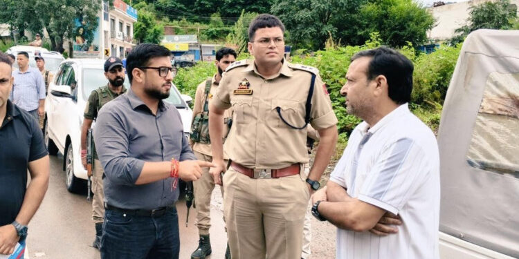 DC, SSP Rajouri inspect landslide clearance work on National Highway