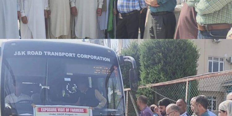 Director Agri. Kashmir flags-off group of progressive farmers on exposure visit