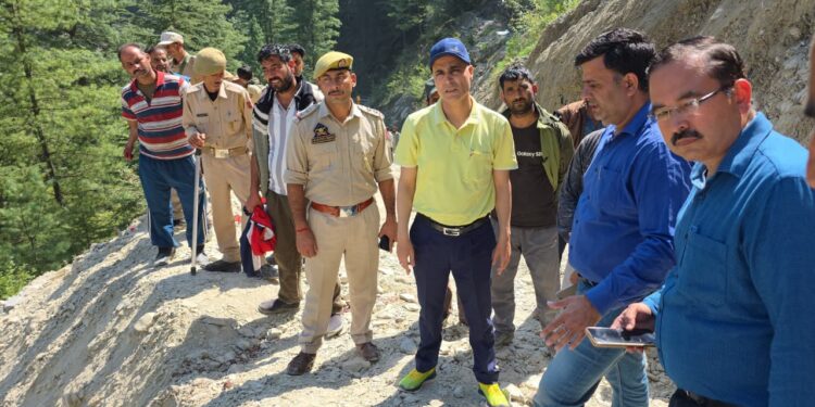 DC Kishtwar inspects restoration work at Naigad Water Supply Scheme