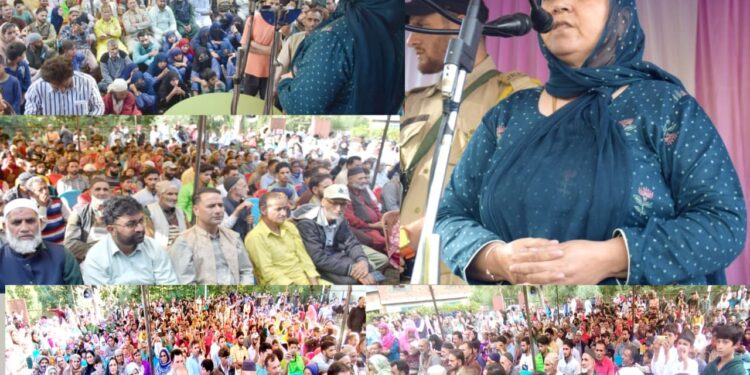 Sakeena Itoo holds massive Public Darbar at Sailkhanen DH Pora Kulgam