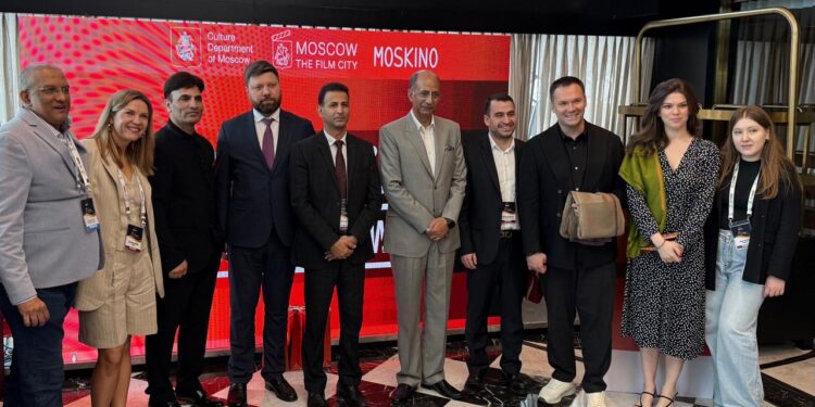 Advisor Nasir Aslam engages with filmmakers, tour operators at FICCI Frames