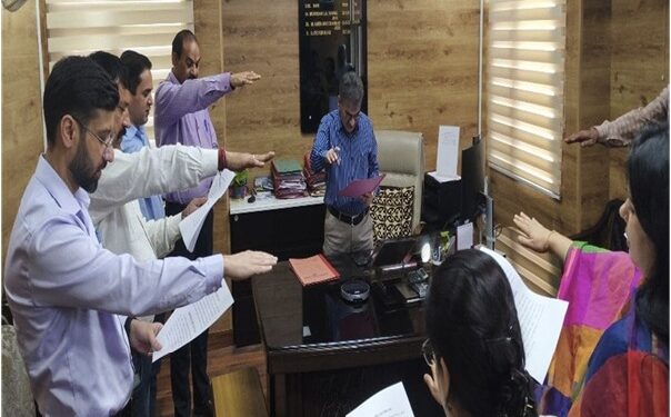 DSHJ organises pledge ceremony