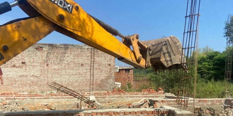 Jammu Development Authority conducts anti-encroachment drive and sealing of unauthorized commercial structures