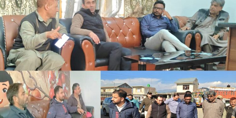 DC Kupwara inspects functioning of Fruit Mandi Handwara, Assures Resolution of Trader’s Issues