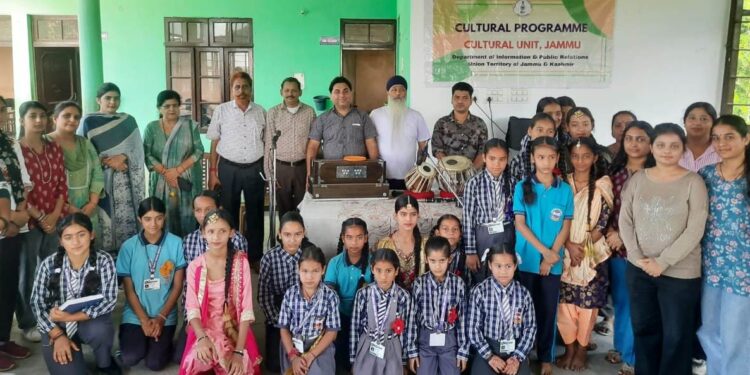 Cultural Unit DIPR Jammu sensitizes students about Dengue prevention, swachtha