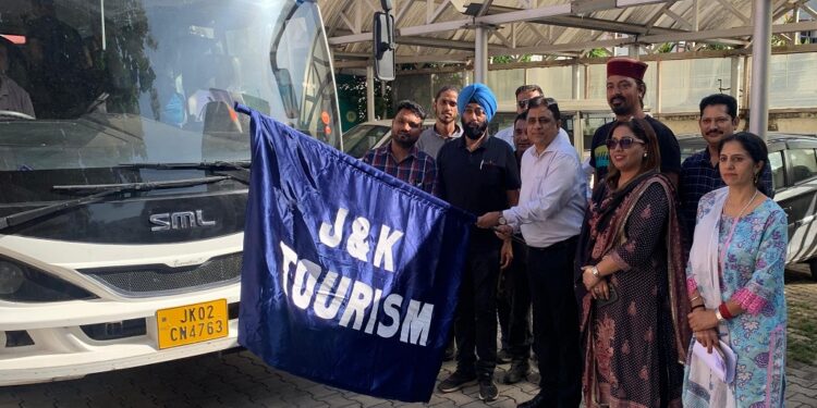 Director Tourism Jammu inaugurates Paragliding Training Course at Aithem