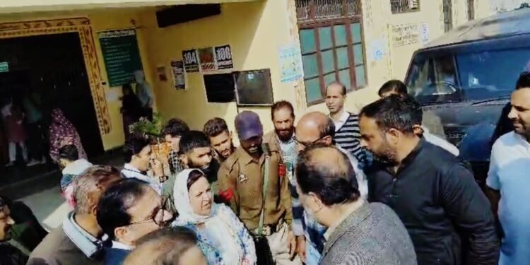 Sakeena Itoo conducts surprise inspection of PHC Sheeri, PHC Boniyar, takes stock of healthcare facilities