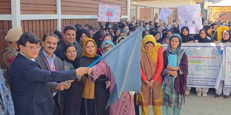 DC Baramulla Flags off Rally under Tobacco Free Youth Campaign 3.0