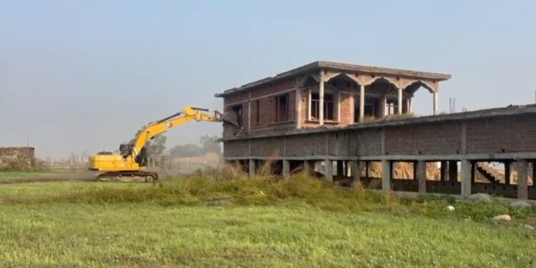 Jammu Admin continues drive against land grabbers, drug peddlers