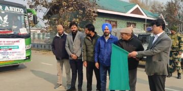 DC Baramulla Flags Off Exposure Visit of Progressive Farmers to Zawoora Under MIDH–TSP