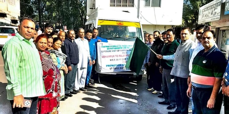 Udhampur farmers flagged off to Himachal Pradesh for exposure visit