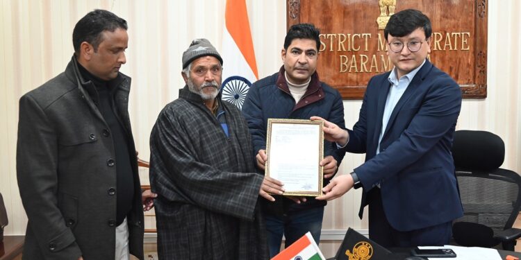 DC B’la Hands Over PMAY-U 2.0 Sanction Letters to 20 Eligible Beneficiaries