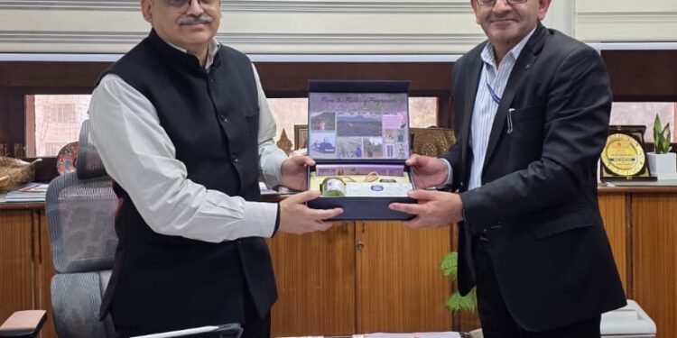 Dir IIIM Jmu briefs Chief Secy on advanced R&D initiatives of the Institute