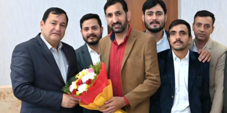 MLA Bani meets Javid Dar; raises key issues of constituency