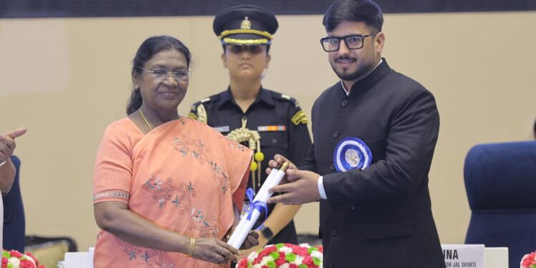 DC Rajouri receives National Honour from President of India for Excellence in Jal Sanchay Jan Bhagidari