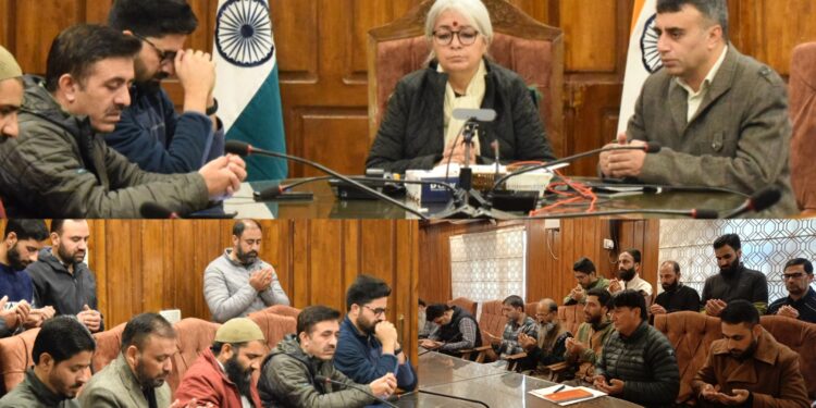 Bandipora Admin Condoles Loss of Lives in Nowgam Police Station