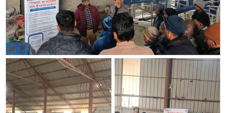 EPFO Srinagar Organizes Seminar on PMVBRY at Pulwama
