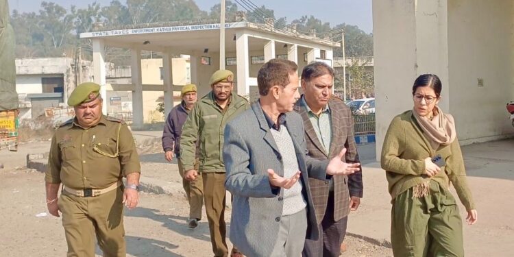 Avny Lavasa conducts surprise inspection of MVD Tax Collection Post at Lakhanpur