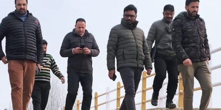 DC Kupwara directs R&B to make Drugmulla-Hatmulla Bridge operational at earliest