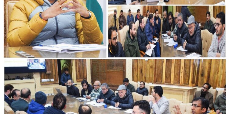 Divisional Commissioner Kashmir reviews progress of RDSS and PM Surya Ghar Muft Bijli Yojana