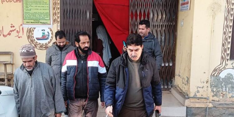 SDM Khansahib conducts Surprise Inspection of PHC Waterhail