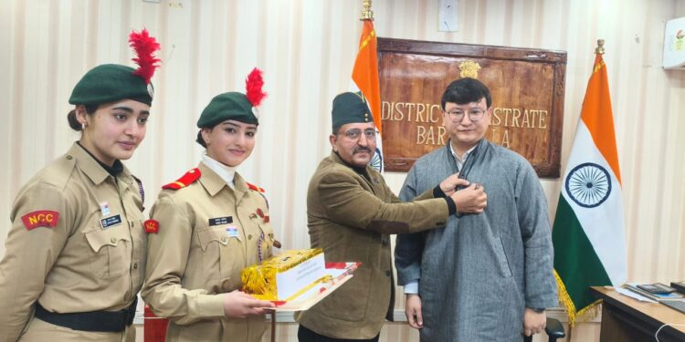 DC Baramulla leads Observance of Armed Forces Flag Day in District