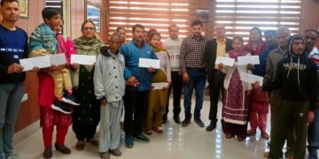 Kathua Admin distributes Niramaya Health Cards among PwDs