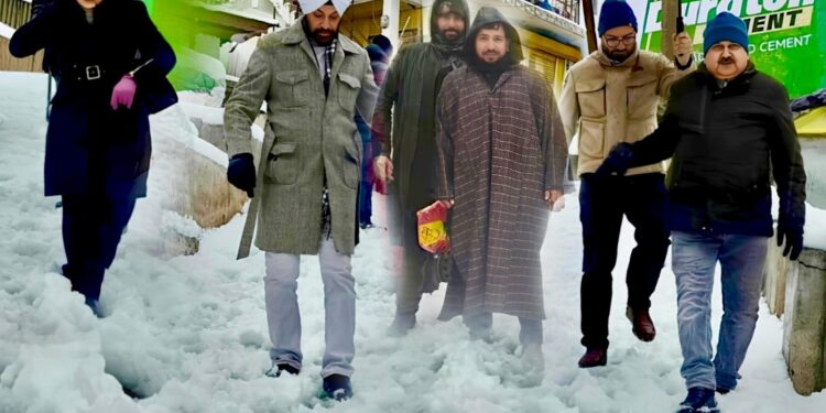 DDC Poonch inspects snow clearance in Mandi Tehsil