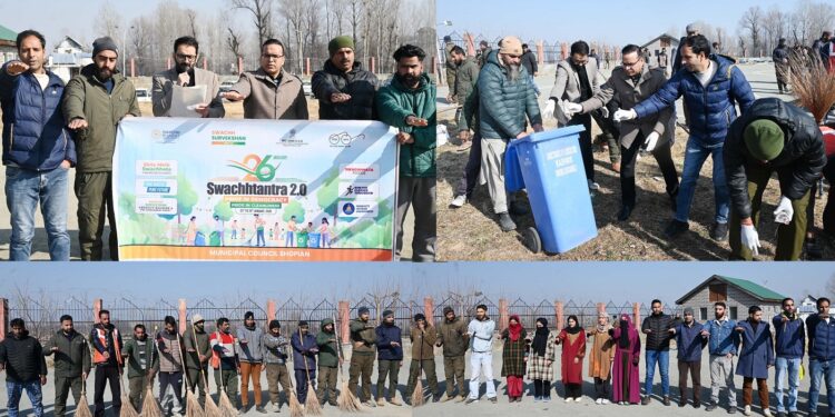 ADC Shopian leads Swachhata Pledge at Mini Secretariat