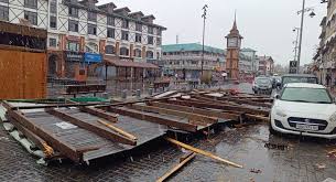 Heavy Snowfall, Gusty Winds disrupt Power Supply across Kashmir; KPDCL Restores 80% Network