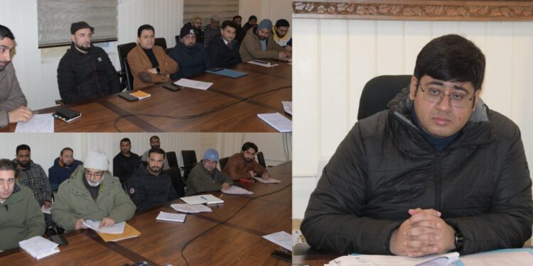 DC Ganderbal reviews progress on land identification, construction of RDD assets under SBM (G)