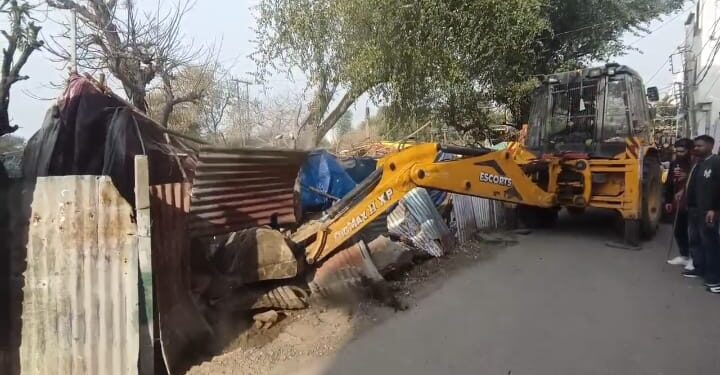 JMC conducts demolition drive at multiple locations in Jammu