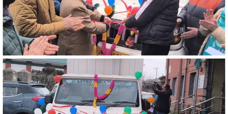 Director Agriculture Kashmir dedicates Mobile Air-Conditioned Van to Farmers for efficient transportation of produce