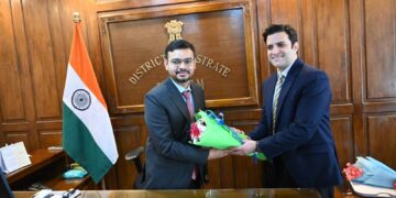 Shahzad Alam assumes charge as Deputy Commissioner Kulgam, Chairs introductory meeting