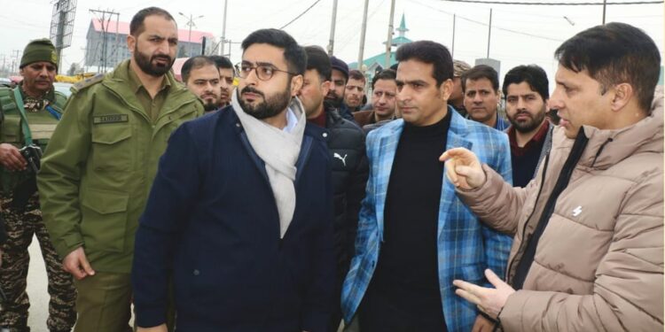 DC Srinagar conducts field survey of proposed sites for construction of VUP at Mominabad, Nowgam and FOB near Children’s Hospital Bemina