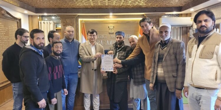 DC Baramulla grants CFR Title to ST Village Katianwali for Traditional Graveyard