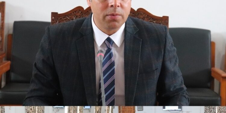 DC Anantnag reviews availability of Fuel, LPG in district
