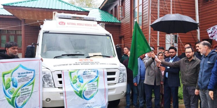 DC Kupwara flags off MMU under TB Mukt Bharat Abhiyan