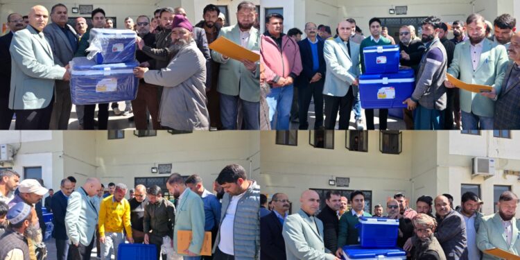 Boost to Fisheries Sector: DDC provides ice boxes to fishermen at Kishtwar