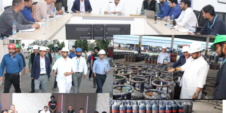 Satish Sharma inspects LPG Bottling Plants at Bari Brahmana; reviews supply position